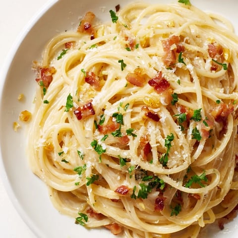 Creamy garlic bacon pasta, a bowl of spaghetti coated in a rich, velvety cream sauce.