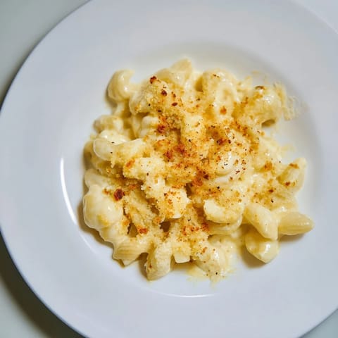 Close-up of creamy Easy Tinis Mac & Cheese, showcasing the perfectly melted cheddar and mozzarella.